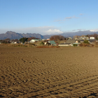崇台山 ついYAMAP終了忘れての自身の影法師入り、妙義山と雪雲かかった浅間山