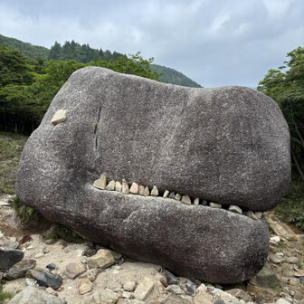 ゴジラ岩